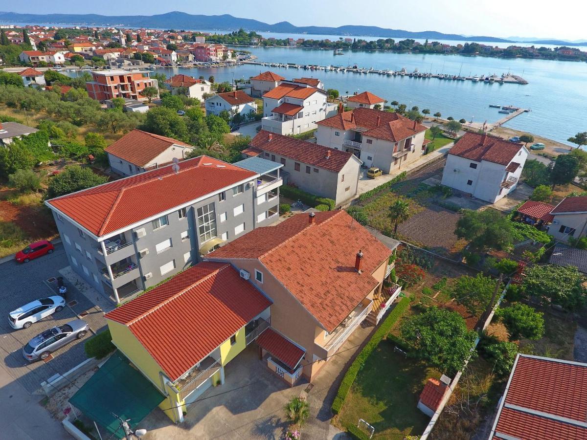 Apartmani Dane Sukošan Exteriör bild