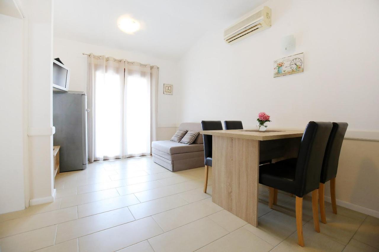 Apartmani Dane Sukošan Exteriör bild