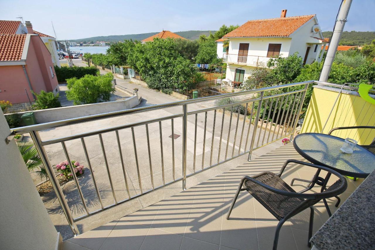 Apartmani Dane Sukošan Exteriör bild