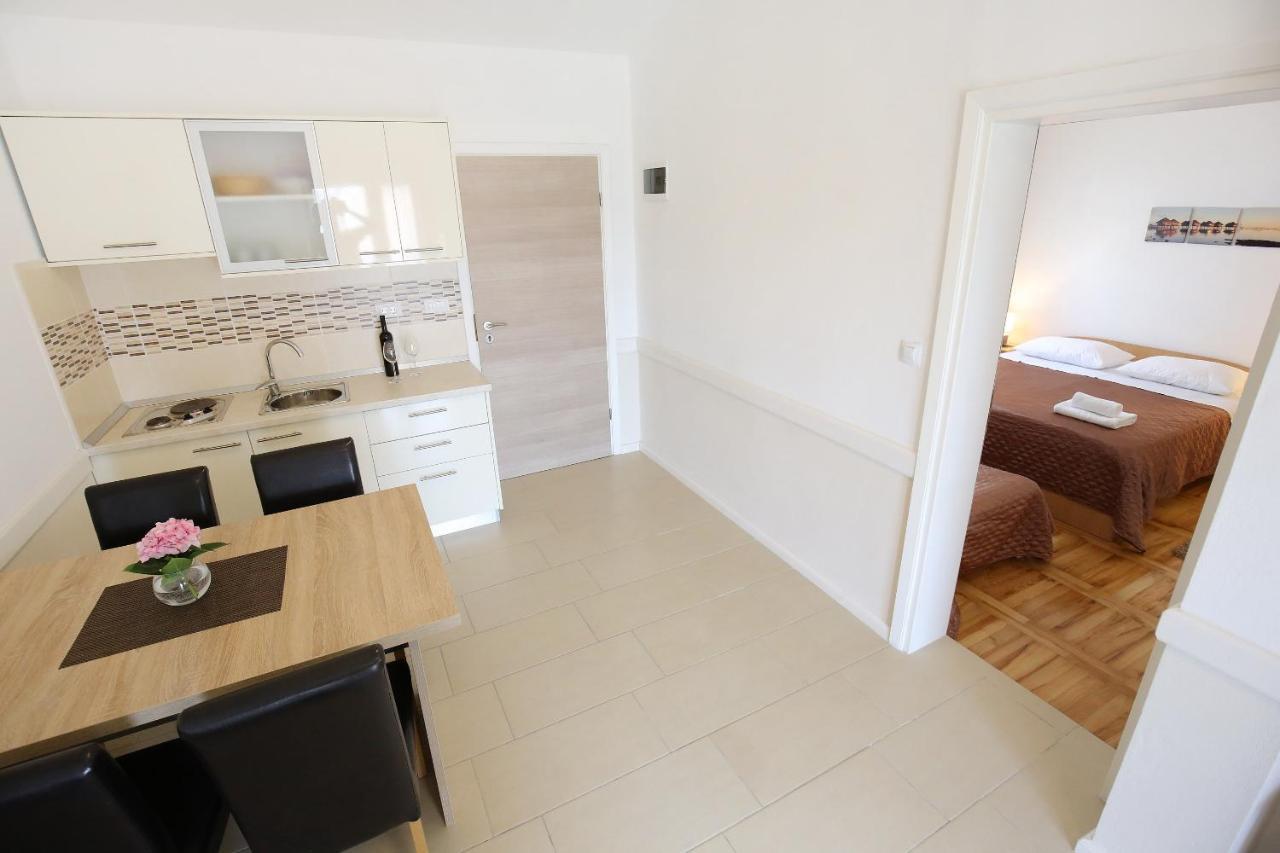 Apartmani Dane Sukošan Exteriör bild